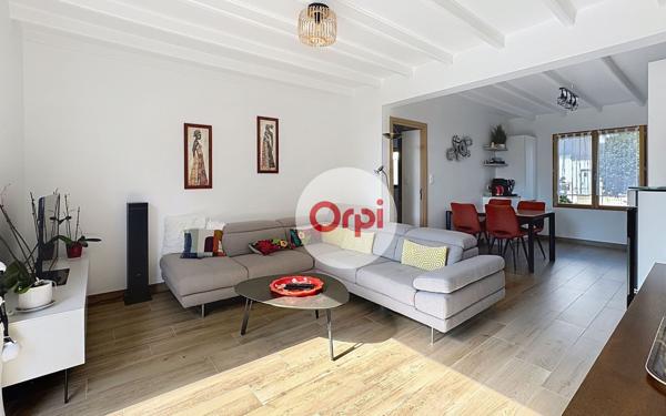 Maison à vendre    5 pièces •  Ambon