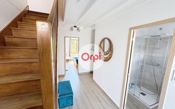 Maison à vendre    5 pièces •  Ambon