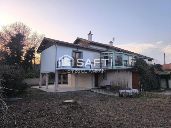 Grande maison individuelle sur joli terrain plat clos et arboré
