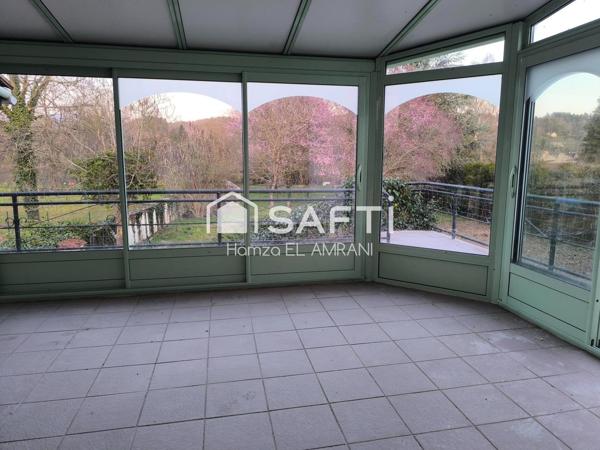 Grande maison individuelle sur joli terrain plat clos et arboré