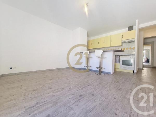 Immeuble à vendre  107,94 m 2   DRAGUIGNAN  - 83