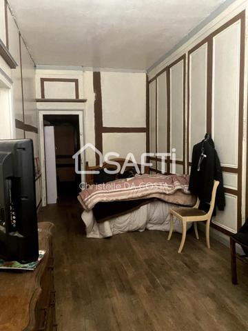 Gande batisse avec terrain