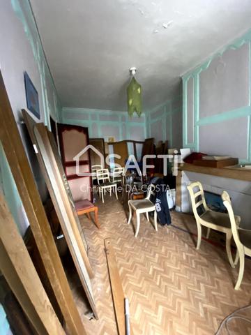 Gande batisse avec terrain