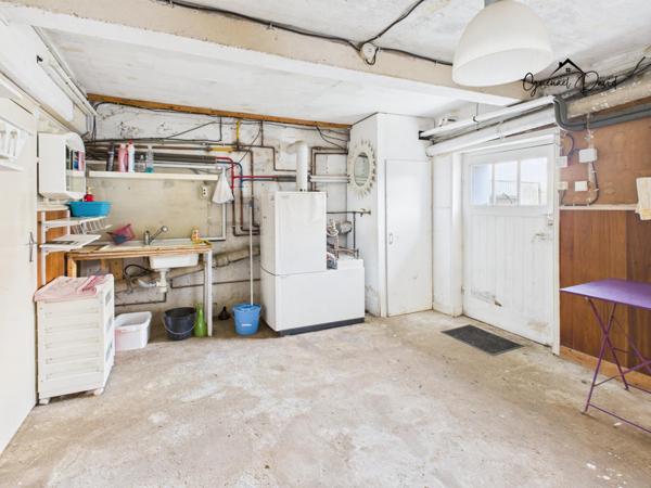 Maison bien entretenue avec beau potentiel – Quartier calme