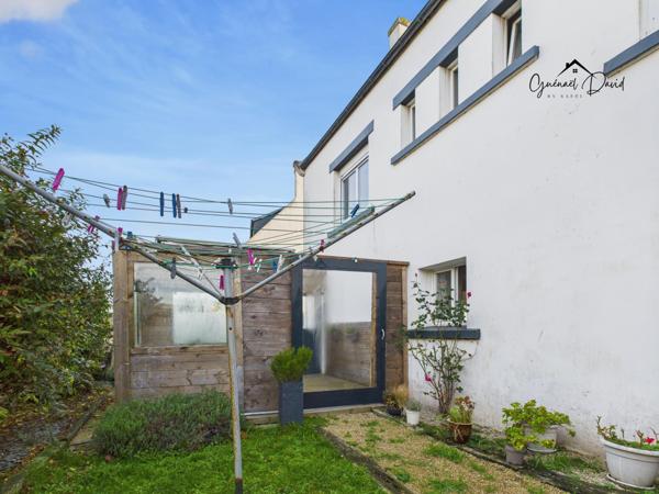 Maison bien entretenue avec beau potentiel – Quartier calme