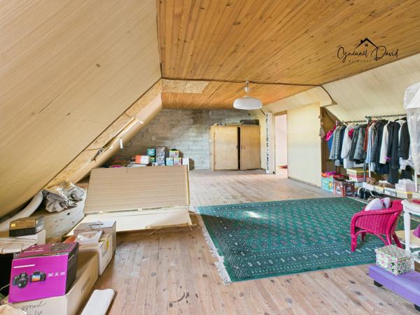 Maison bien entretenue avec beau potentiel – Quartier calme