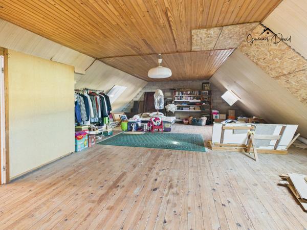 Maison bien entretenue avec beau potentiel – Quartier calme