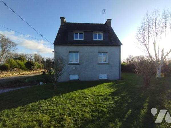 ENTRE BANNALEC ET ROSPORDEN, MAISON DATANT DE 1976.
Bâtie sur un sous-sol total, elle comprend...