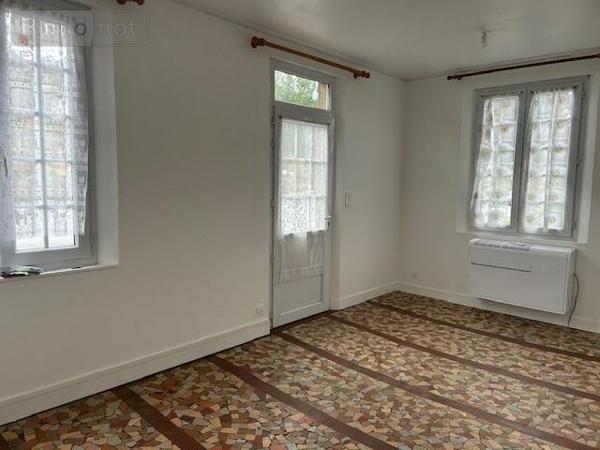 Maison à louer à Saint-Saëns en Seine-Maritime (76680), ref : 016/2818/MAV