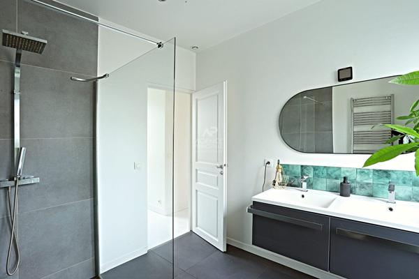 Maison Nanterre 5 pièce(s) €750 000 ** - Référence 15034