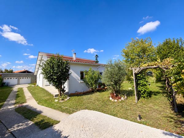 Maison
         6 pièces
        - 122 m² Exclusivité 380 000 €*