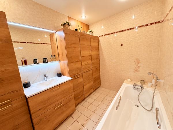 Maison
         6 pièces
        - 122 m² Exclusivité 380 000 €*