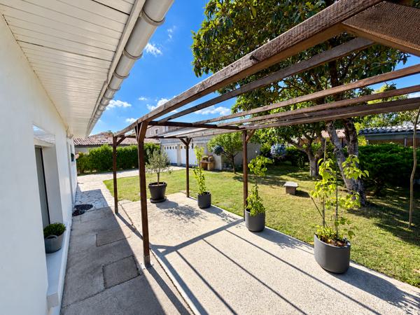 Maison
         6 pièces
        - 122 m² Exclusivité 380 000 €*