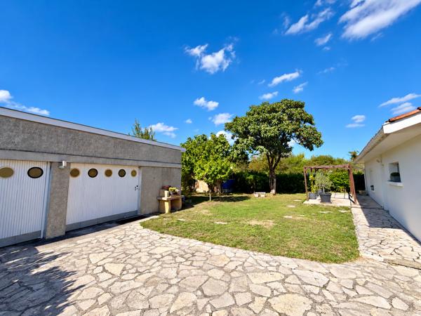 Maison
         6 pièces
        - 122 m² Exclusivité 380 000 €*