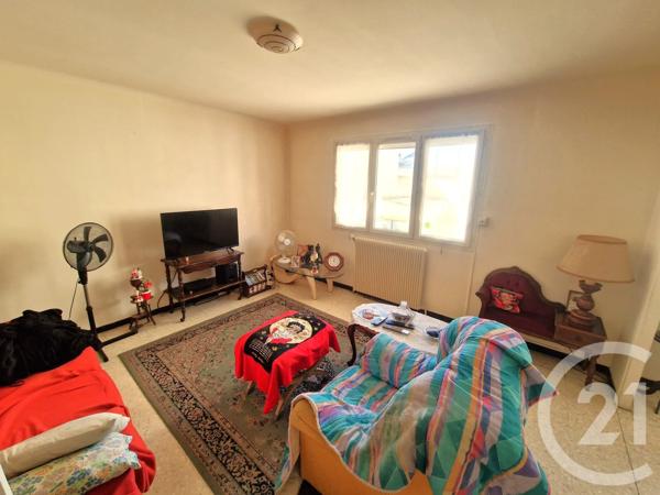 Appartement T5 à vendre  5 pièces - 88,75 m 2   LUNEL  - 34