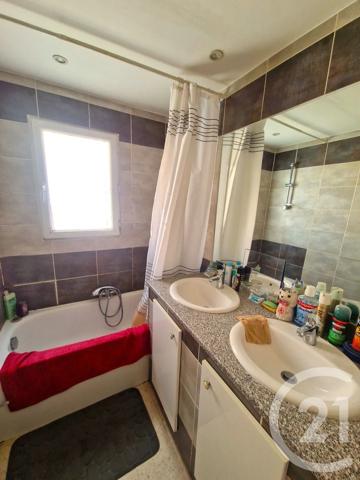 Appartement T5 à vendre  5 pièces - 88,75 m 2   LUNEL  - 34