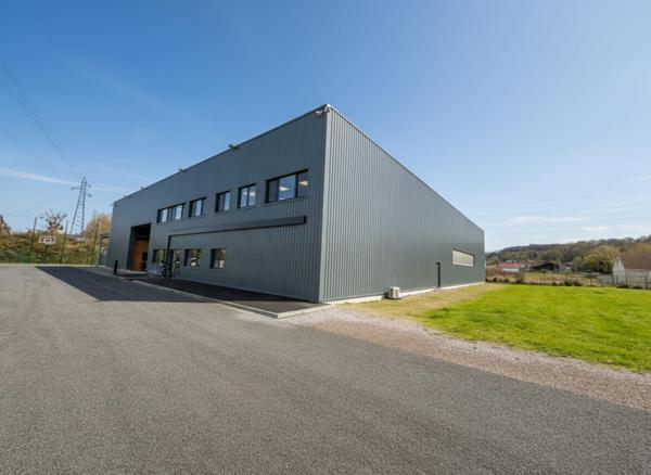 PONTPOINT - Local d'activité 1.770 m² sur 6.000 m² de terrain