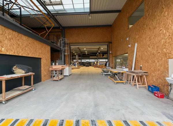 PONTPOINT - Local d'activité 1.770 m² sur 6.000 m² de terrain