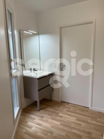 Location 2 Pieces 39 93420 Villepinte 57 0543 01 0003