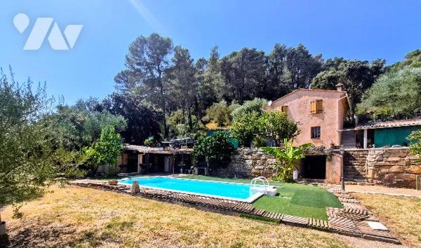 Vidauban – Ensemble immobilier sur 3 450 m² avec maison, piscine, T2 loué et studio indépendant