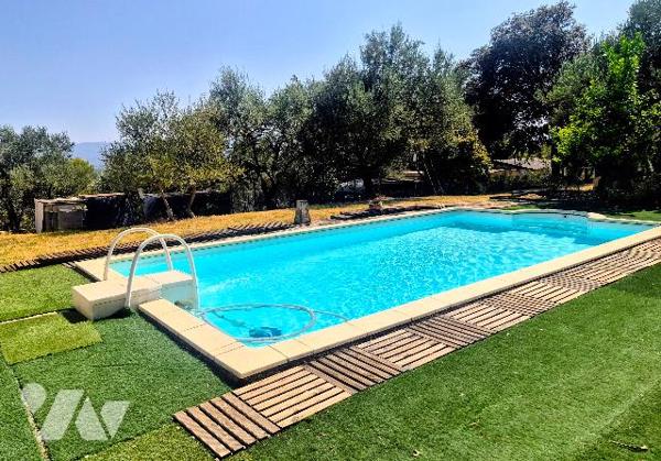 Vidauban – Ensemble immobilier sur 3 450 m² avec maison, piscine, T2 loué et studio indépendant