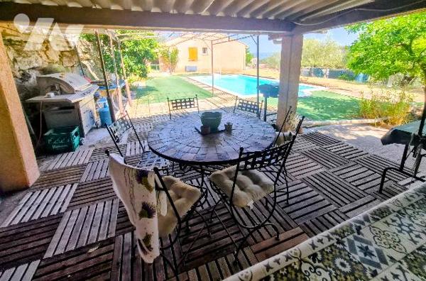 Vidauban – Ensemble immobilier sur 3 450 m² avec maison, piscine, T2 loué et studio indépendant