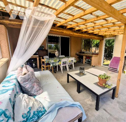 Vidauban – Ensemble immobilier sur 3 450 m² avec maison, piscine, T2 loué et studio indépendant