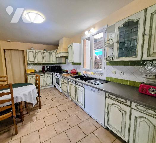 Vidauban – Ensemble immobilier sur 3 450 m² avec maison, piscine, T2 loué et studio indépendant