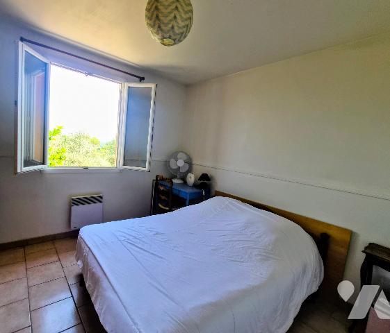 Vidauban – Ensemble immobilier sur 3 450 m² avec maison, piscine, T2 loué et studio indépendant