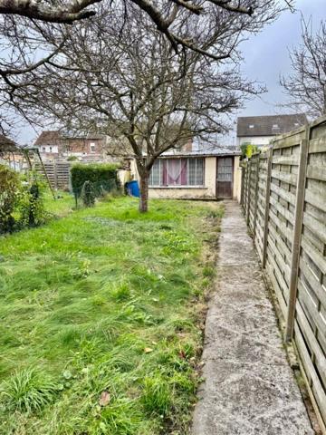 Maison à LONGUEAU  105m2, ( 3 chambres avec possibilité  d'une 4eme) , jardin , cabanon  20m2