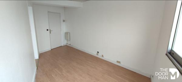 Locaux commerciaux - À louer - 23 m² - COIGNIERES | The Door Man