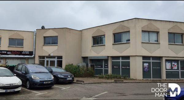 Locaux commerciaux - À louer - 23 m² - COIGNIERES | The Door Man