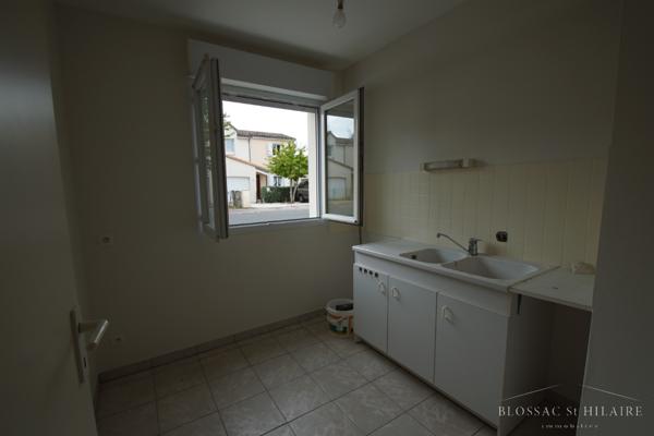 Buxerolles appartement 2 pièce(s) 37.46 avec parking