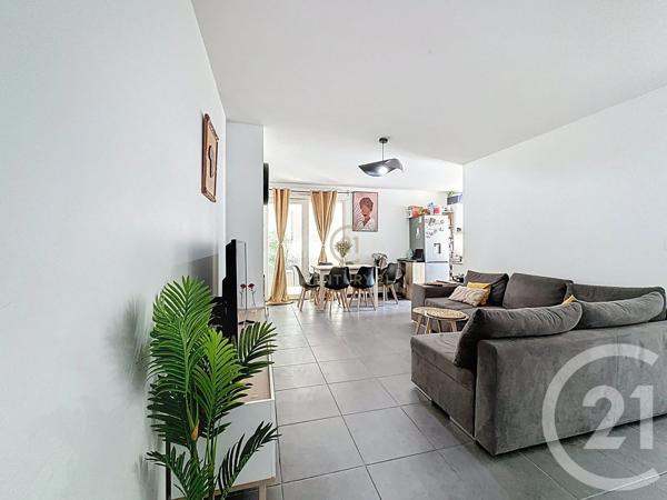 Appartement F3 à vendre  3 pièces - 67 m 2   CHASSE SUR RHONE  - 38