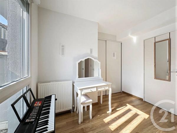 Appartement F3 à vendre  3 pièces - 67 m 2   CHASSE SUR RHONE  - 38