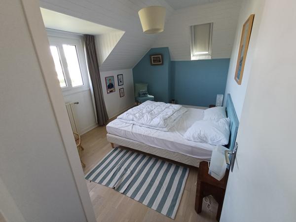 Plougasnou (29630) Plougasnou bourg, belle maison 1950 sur 1925 m2 de terrain constructible.4 chambres et un bureau. Double garag