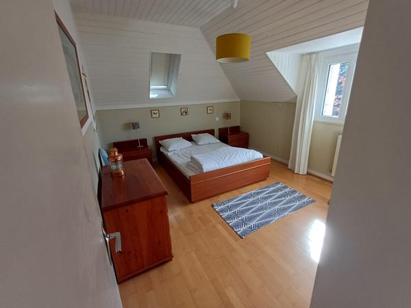 Plougasnou (29630) Plougasnou bourg, belle maison 1950 sur 1925 m2 de terrain constructible.4 chambres et un bureau. Double garag