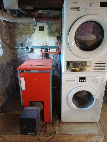 Plougasnou (29630) Plougasnou bourg, belle maison 1950 sur 1925 m2 de terrain constructible.4 chambres et un bureau. Double garag