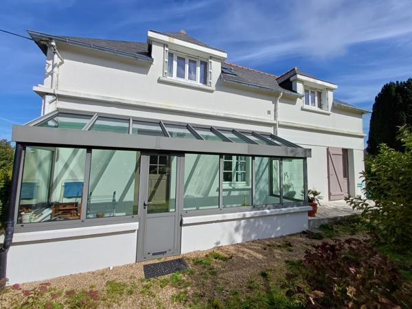 Plougasnou (29630) Plougasnou bourg, belle maison 1950 sur 1925 m2 de terrain constructible.4 chambres et un bureau. Double garag