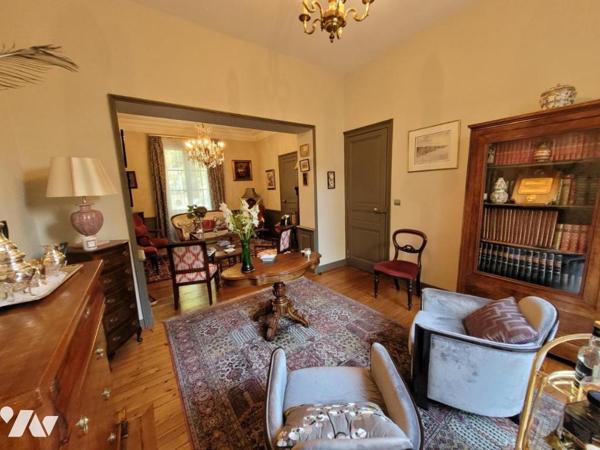 BORD DE MAYENNE - MAISON DE VILLE