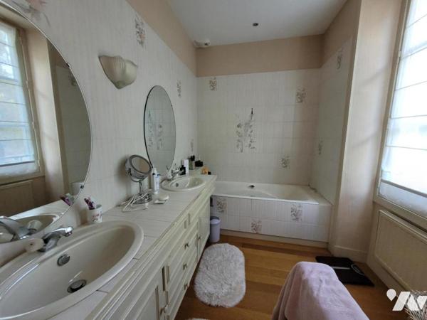 BORD DE MAYENNE - MAISON DE VILLE