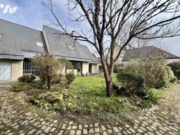 VUE SUR LA RADE ET PROCHE DU PORT DU KERNEVEL MAISON AVEC VIE DE PLAIN PIED LUMINEUSE