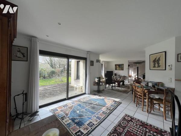 VUE SUR LA RADE ET PROCHE DU PORT DU KERNEVEL MAISON AVEC VIE DE PLAIN PIED LUMINEUSE