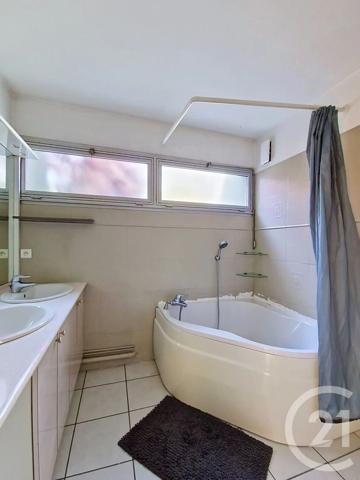 Appartement T4 à vendre  4 pièces - 96,92 m 2   CLERMONT FERRAND  - 63