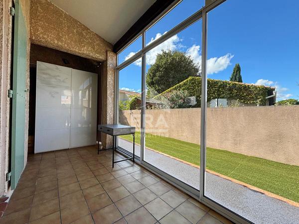 EGUILLES : centre village, maison de plain pied T5 de 106 m² + véranda sur terrain de 423 m²