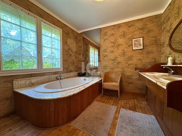 Maison - 5 pièces- 155 m²