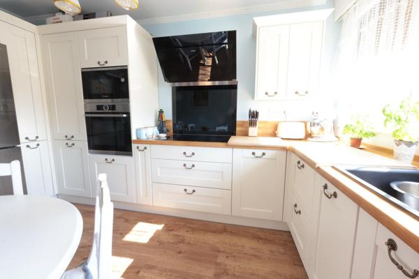 TRES BELLES PRESTATIONS  POUR CE 5 PIECES DE 102 m²