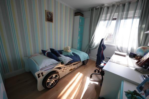 TRES BELLES PRESTATIONS  POUR CE 5 PIECES DE 102 m²