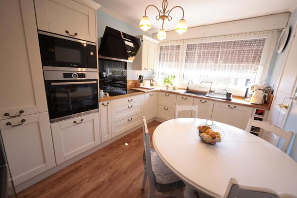 TRES BELLES PRESTATIONS  POUR CE 5 PIECES DE 102 m²