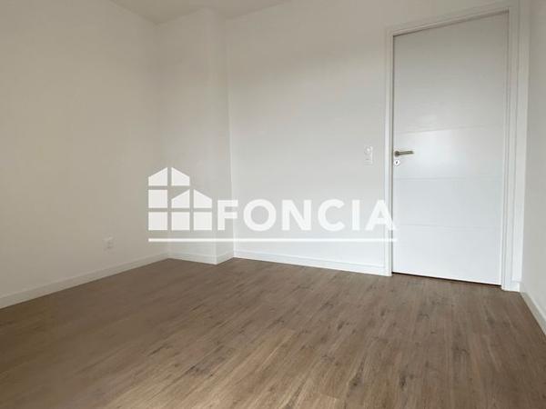 Location Appartement 3 pièces 59.82 m² - RES LE M La Rochelle 17000